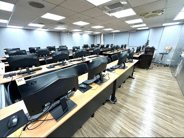 北車電腦教室｜三鐵共構、專人管理安全、設備機能超級佳