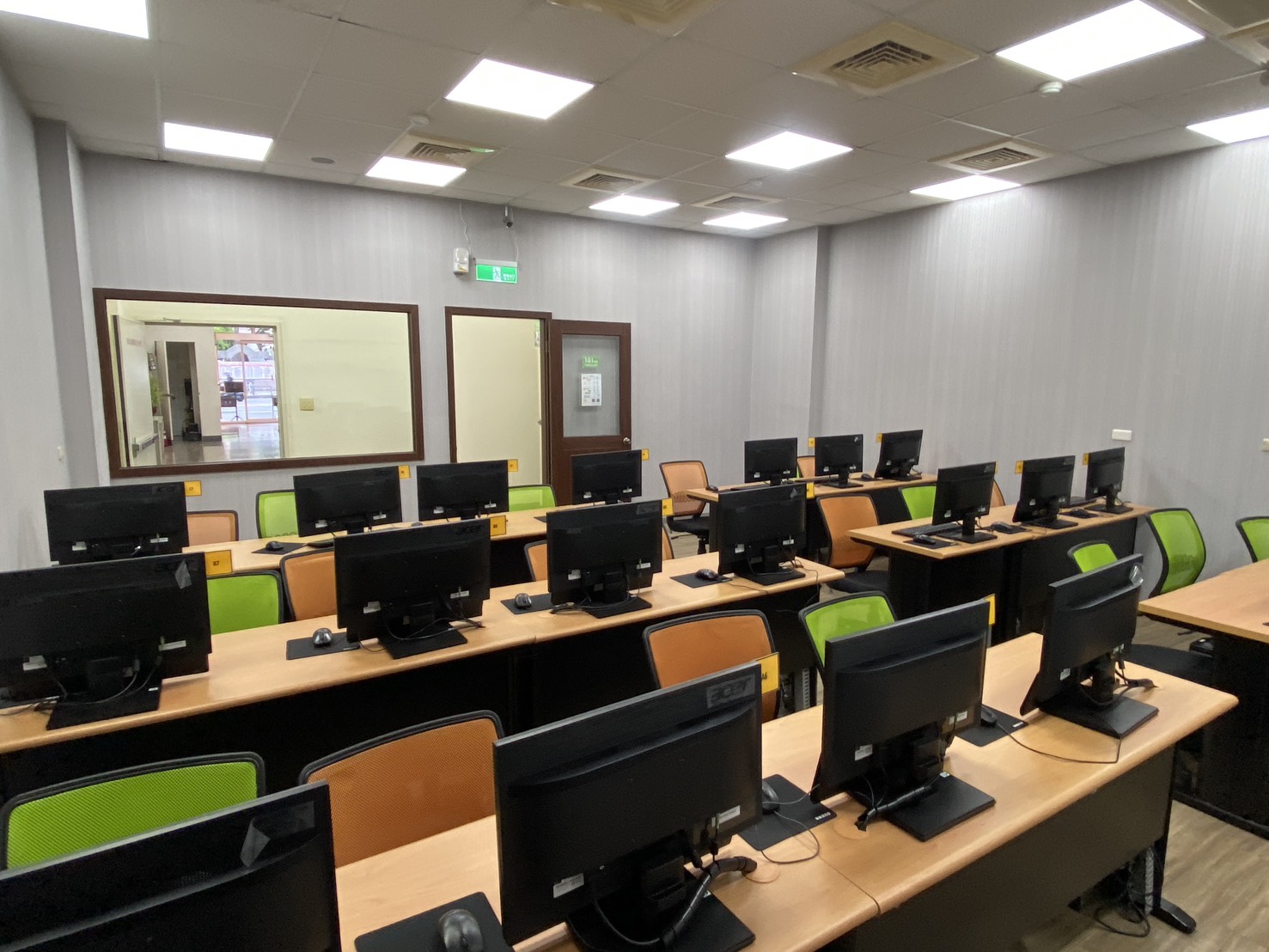 裕誠電腦教室｜瑞豐商圈旁、專人管理、設備新、機能超級佳